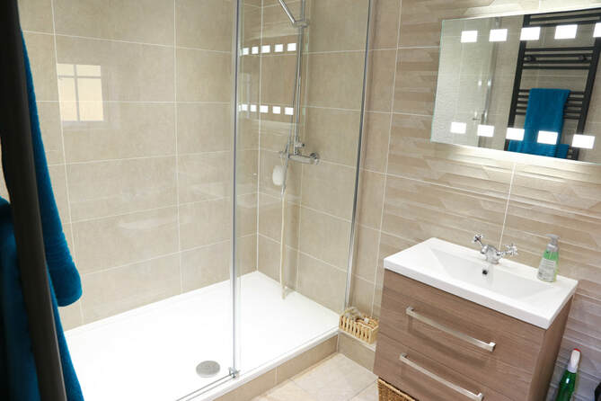 Fitted bathroom shower cubicle 